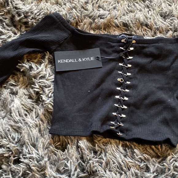 Kendall & Kylie Black off the shoulder long sleeve - Picture 4 of 4